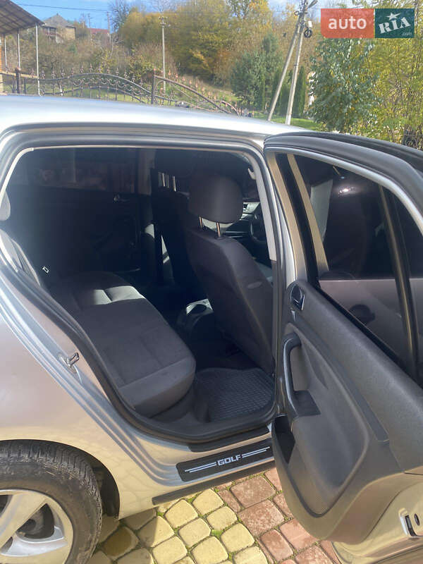 Хэтчбек Volkswagen Golf 2003 в Виноградове фото 10 Хэтчбек Volkswagen Golf 2003 в Виноградове