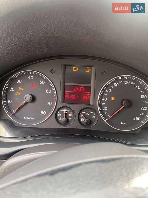 Хэтчбек Volkswagen Golf 2003 в Виноградове фото 13 Хэтчбек Volkswagen Golf 2003 в Виноградове