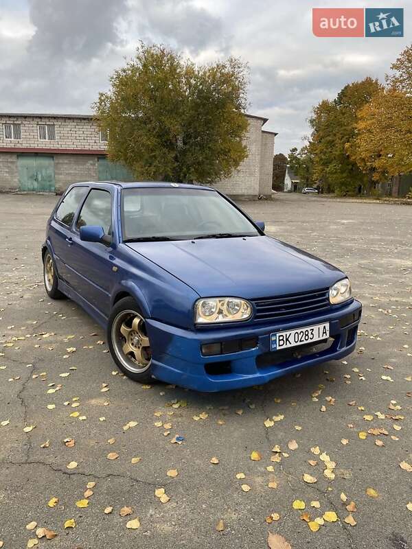 Хэтчбек Volkswagen Golf 1992 в Вараше фото Хэтчбек Volkswagen Golf 1992 в Вараше