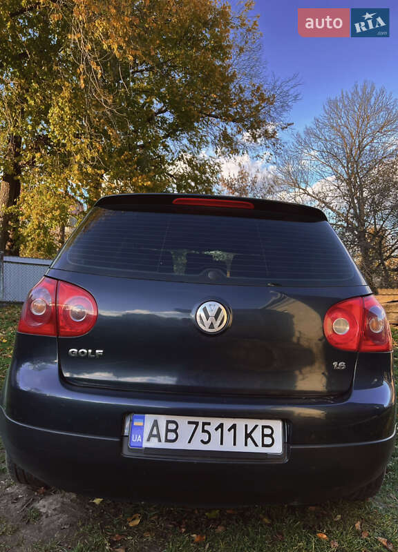 Хетчбек Volkswagen Golf 2004 в Шаргороді