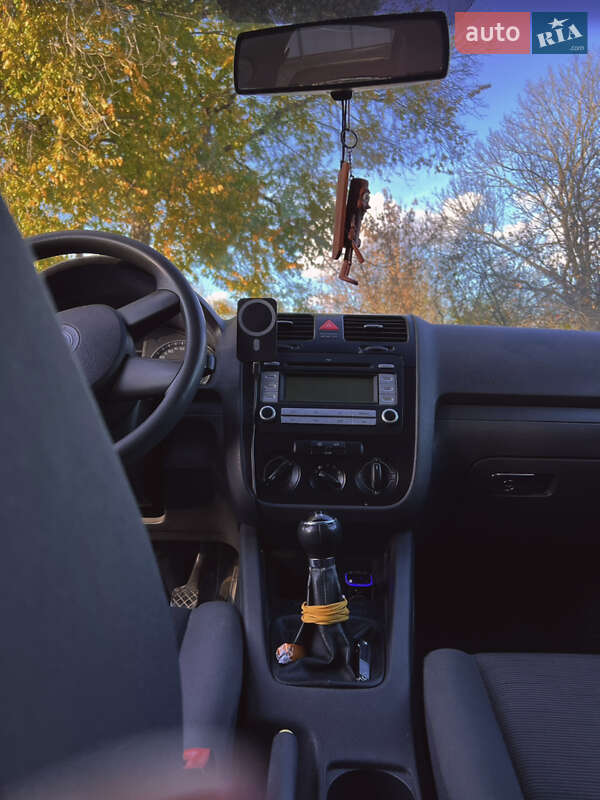 Хетчбек Volkswagen Golf 2004 в Шаргороді