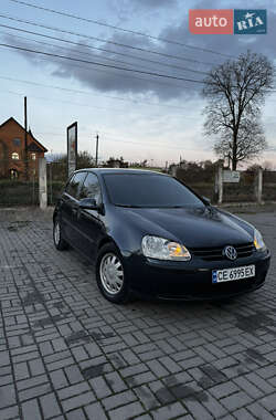Хэтчбек Volkswagen Golf 2005 в Сторожинце