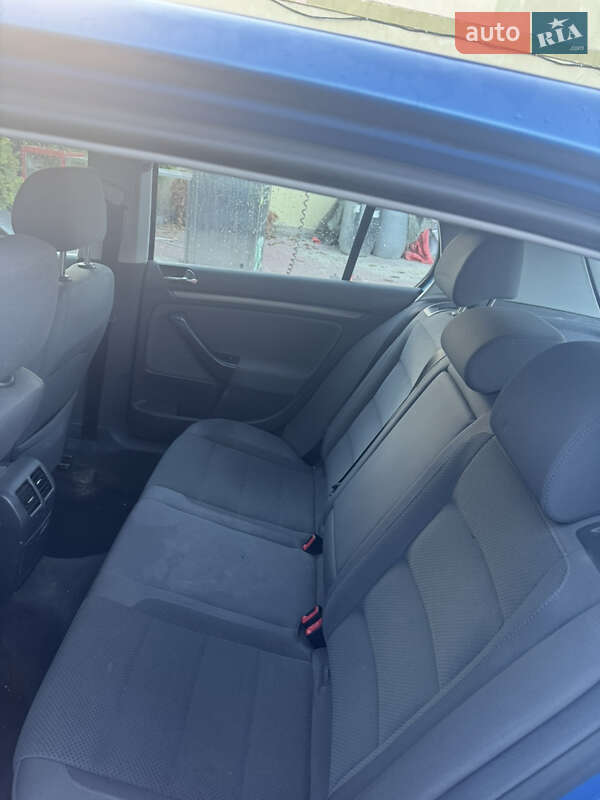 Хэтчбек Volkswagen Golf 2003 в Ивано-Франковске