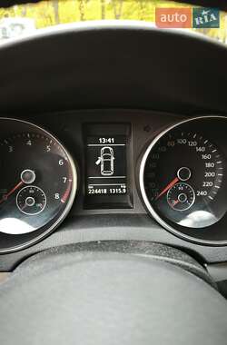 Хэтчбек Volkswagen Golf 2010 в 