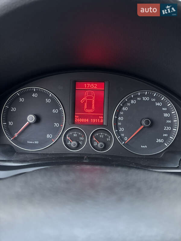 Хэтчбек Volkswagen Golf 2008 в Ужгороде