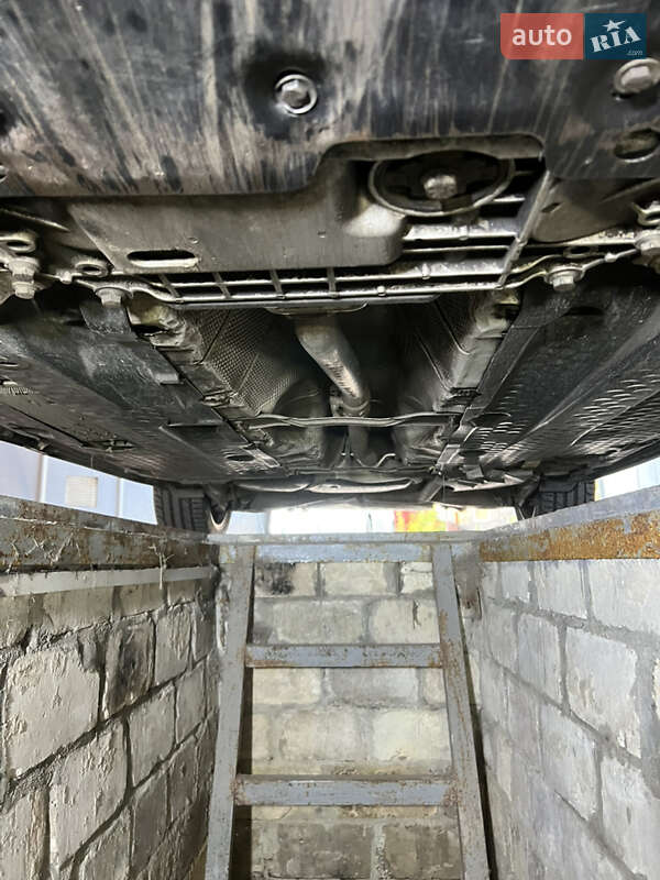 Хетчбек Volkswagen Golf 2004 в Дніпрі