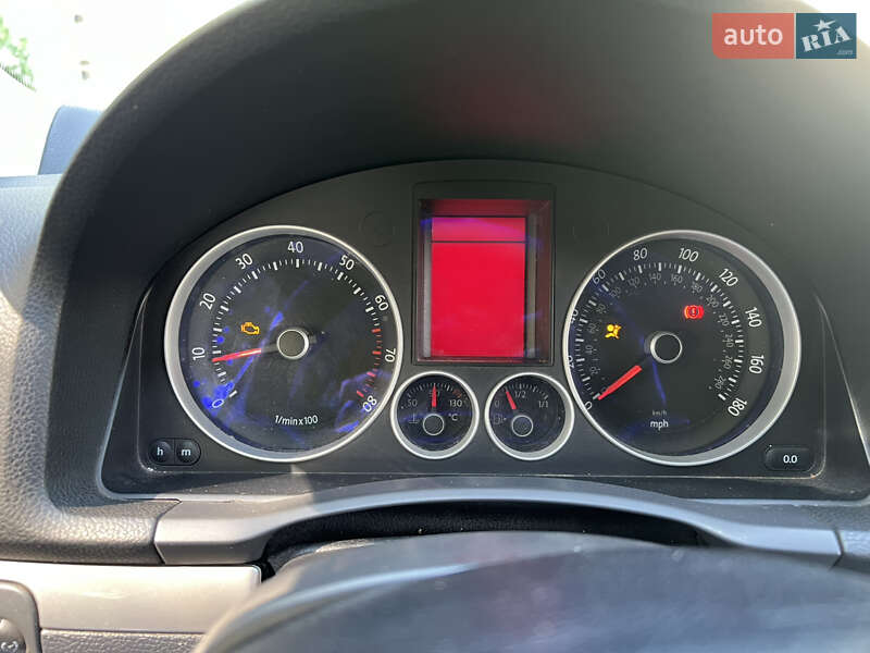 Хетчбек Volkswagen Golf 2004 в Дніпрі