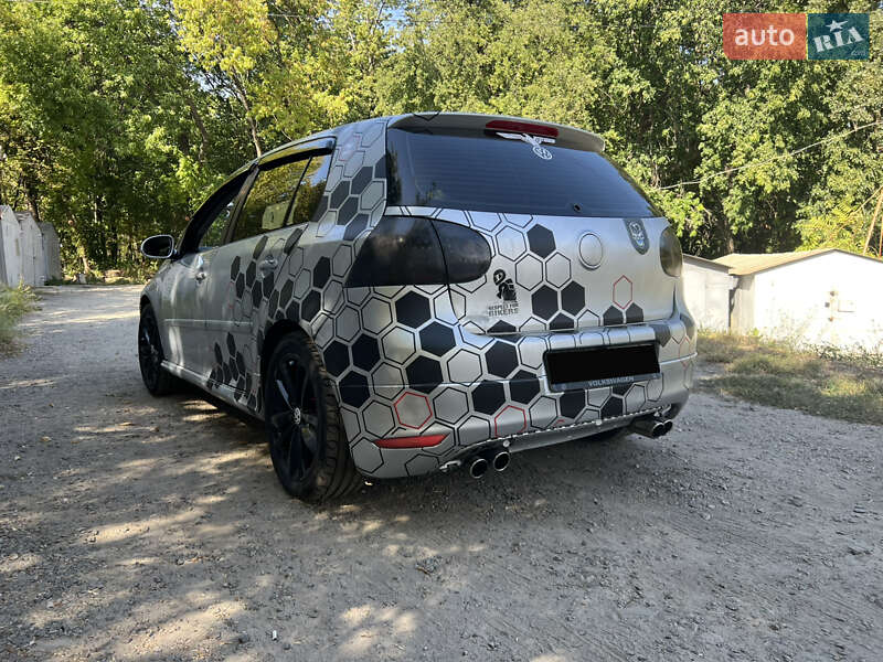 Хетчбек Volkswagen Golf 2004 в Дніпрі