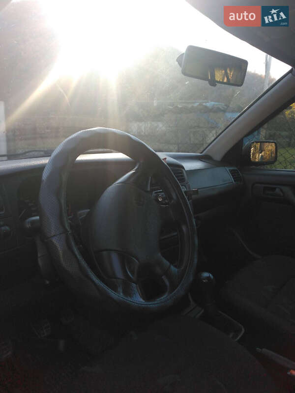 Хетчбек Volkswagen Golf 1997 в Вижниці