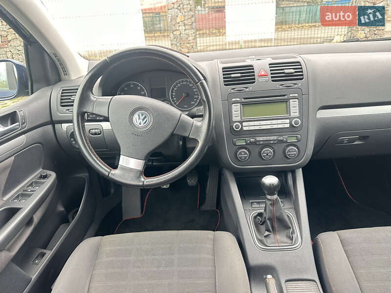 Хэтчбек Volkswagen Golf 2006 в Корсуне-Шевченковском