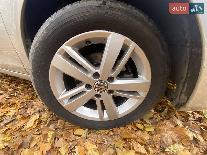 Хэтчбек Volkswagen Golf 2012 в Любешове