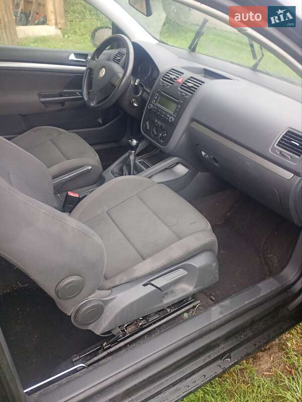 Хетчбек Volkswagen Golf 2004 в Яворові