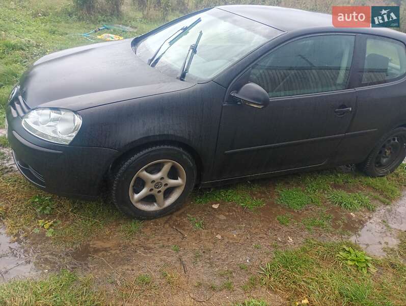 Хетчбек Volkswagen Golf 2004 в Яворові