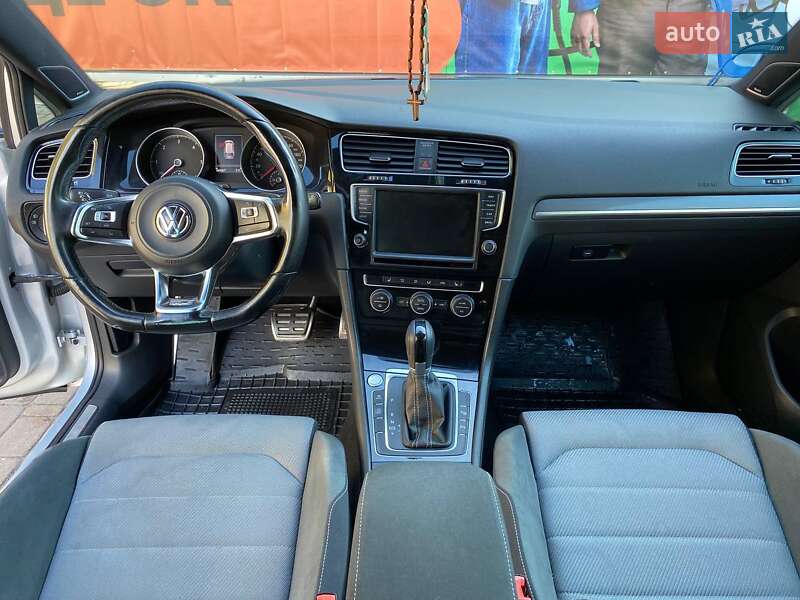 Универсал Volkswagen Golf 2016 в Киеве