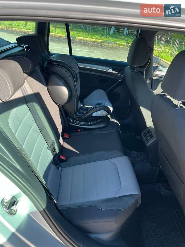 Универсал Volkswagen Golf 2016 в Киеве