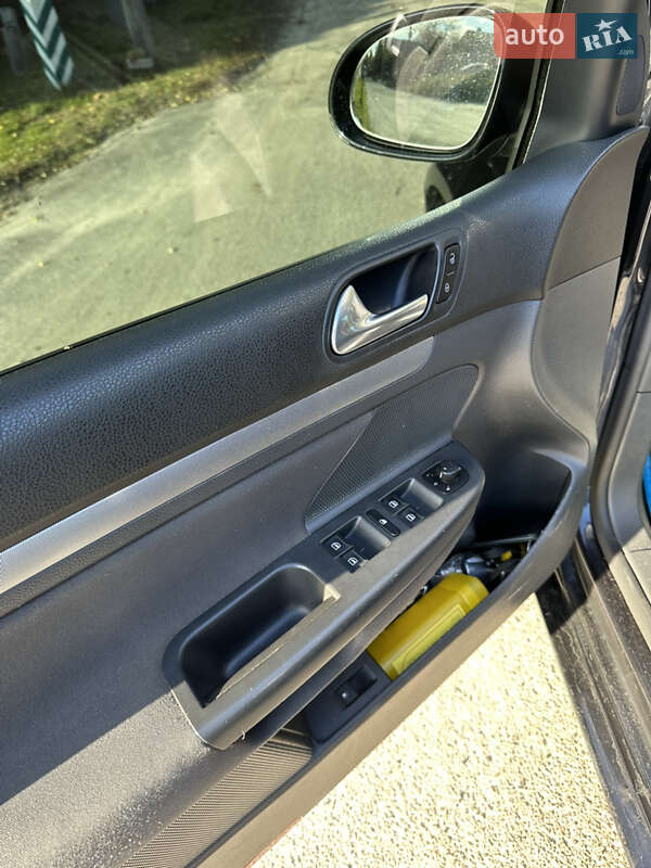 Хетчбек Volkswagen Golf 2007 в Києві