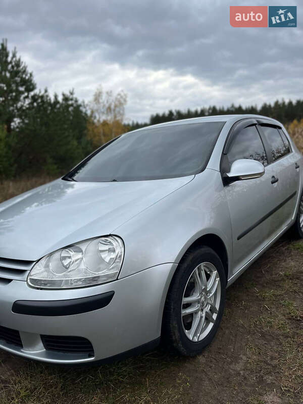 Хэтчбек Volkswagen Golf 2004 в Нежине
