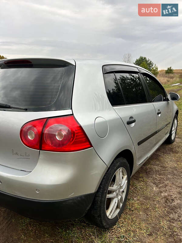Хэтчбек Volkswagen Golf 2004 в Нежине