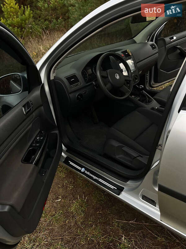 Хэтчбек Volkswagen Golf 2004 в Нежине