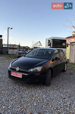 Хэтчбек Volkswagen Golf 2010 в 