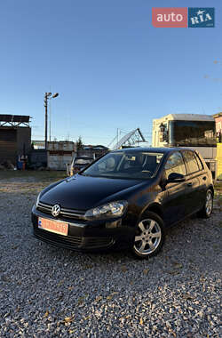 Хэтчбек Volkswagen Golf 2010 в 
