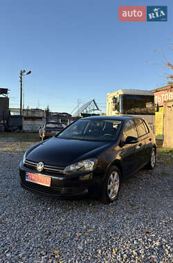 Хэтчбек Volkswagen Golf 2010 в 