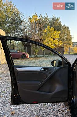 Хэтчбек Volkswagen Golf 2010 в 