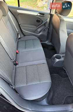 Хэтчбек Volkswagen Golf 2010 в 