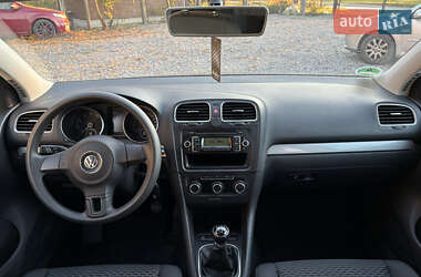 Хэтчбек Volkswagen Golf 2010 в 