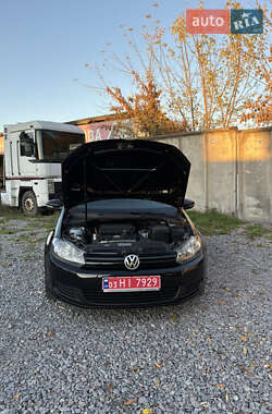 Хэтчбек Volkswagen Golf 2010 в 