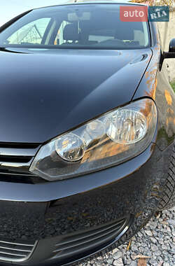 Хэтчбек Volkswagen Golf 2010 в 