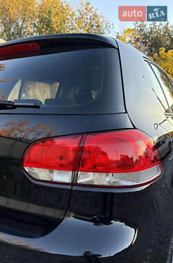 Хэтчбек Volkswagen Golf 2010 в 