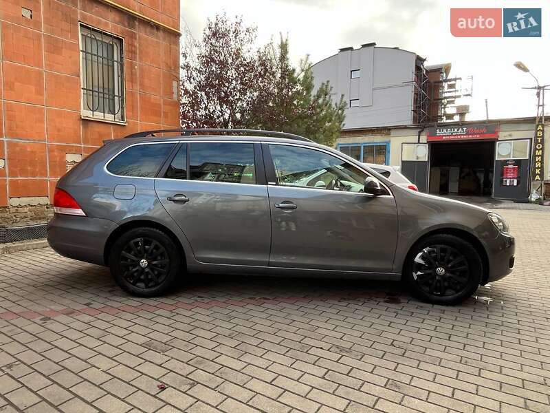 Універсал Volkswagen Golf 2012 в Львові