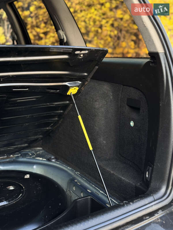 Універсал Volkswagen Golf 2001 в Чернігові