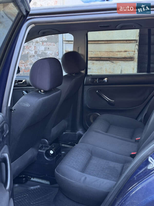 Універсал Volkswagen Golf 2001 в Чернігові