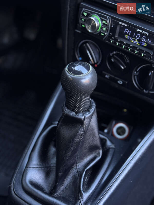 Універсал Volkswagen Golf 2001 в Чернігові