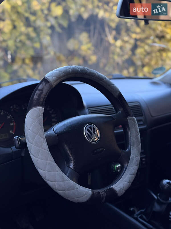 Універсал Volkswagen Golf 2001 в Чернігові