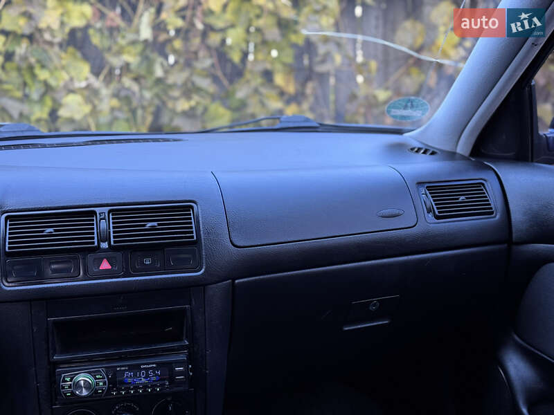 Універсал Volkswagen Golf 2001 в Чернігові