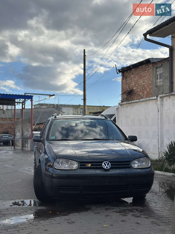 Універсал Volkswagen Golf 1999 в Чернівцях