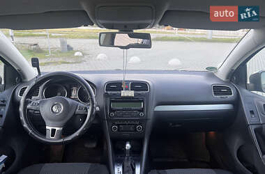 Хэтчбек Volkswagen Golf 2011 в 