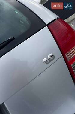 Универсал Volkswagen Golf 2004 в  фото 9 Универсал Volkswagen Golf 2004 в