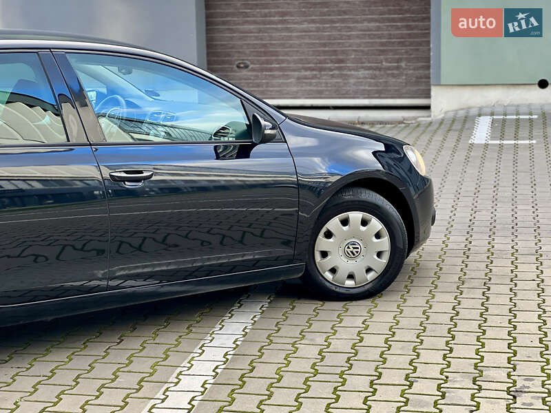 Хетчбек Volkswagen Golf 2009 в Івано-Франківську