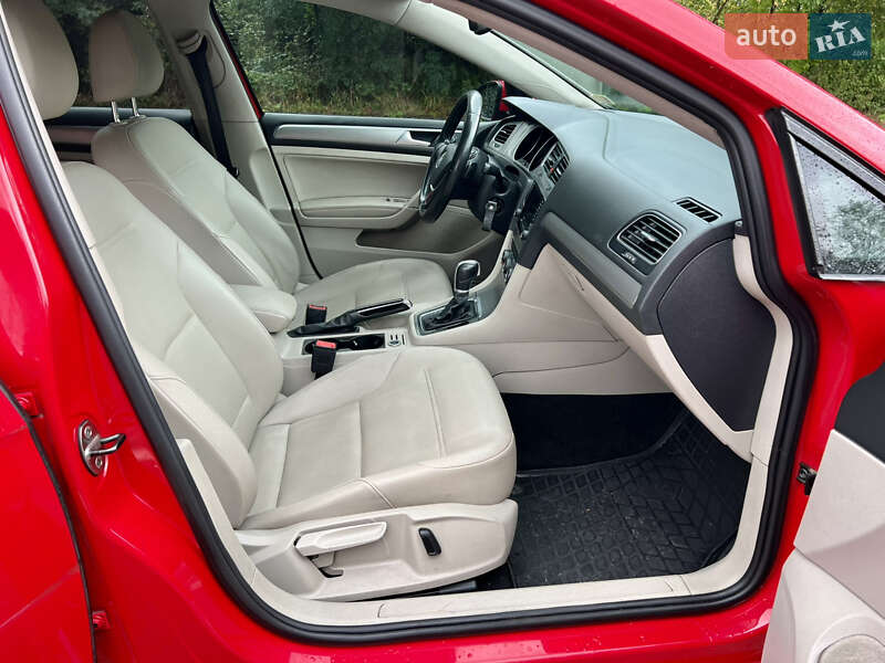 Універсал Volkswagen Golf 2015 в Львові