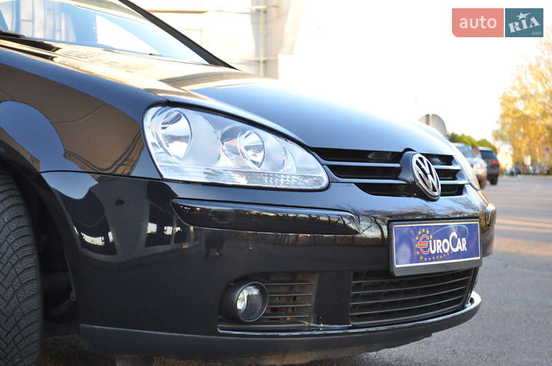 Хэтчбек Volkswagen Golf 2009 в Киеве