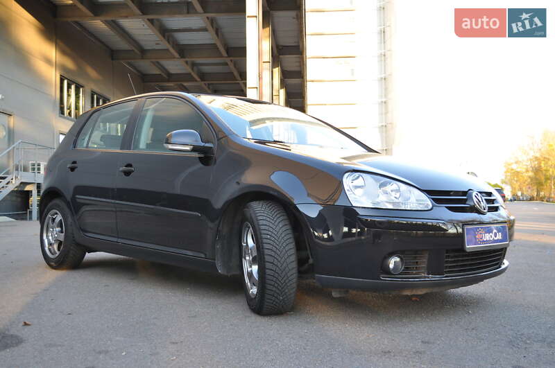 Хэтчбек Volkswagen Golf 2009 в Киеве