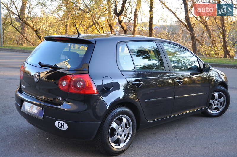 Хэтчбек Volkswagen Golf 2009 в Киеве