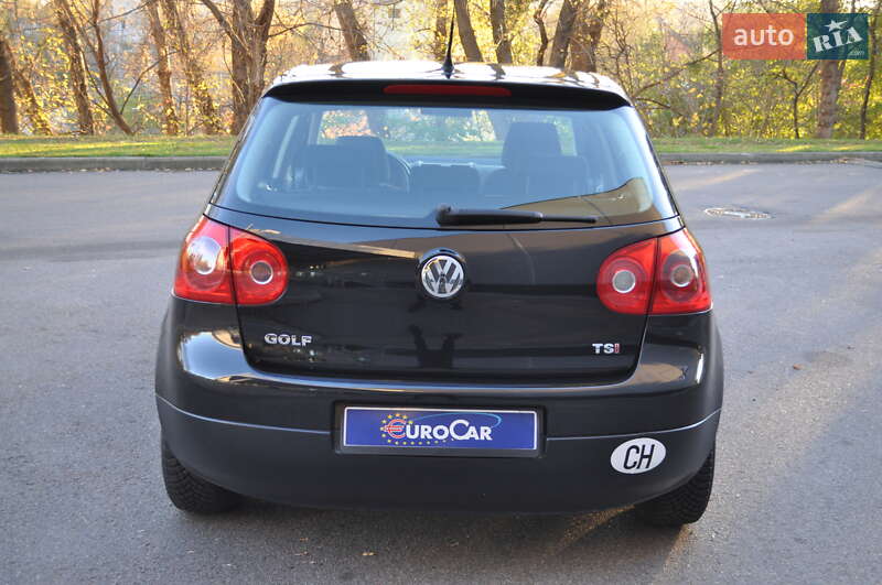 Хэтчбек Volkswagen Golf 2009 в Киеве