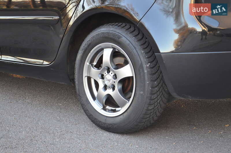 Хэтчбек Volkswagen Golf 2009 в Киеве