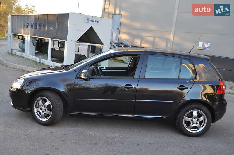 Хэтчбек Volkswagen Golf 2009 в Киеве