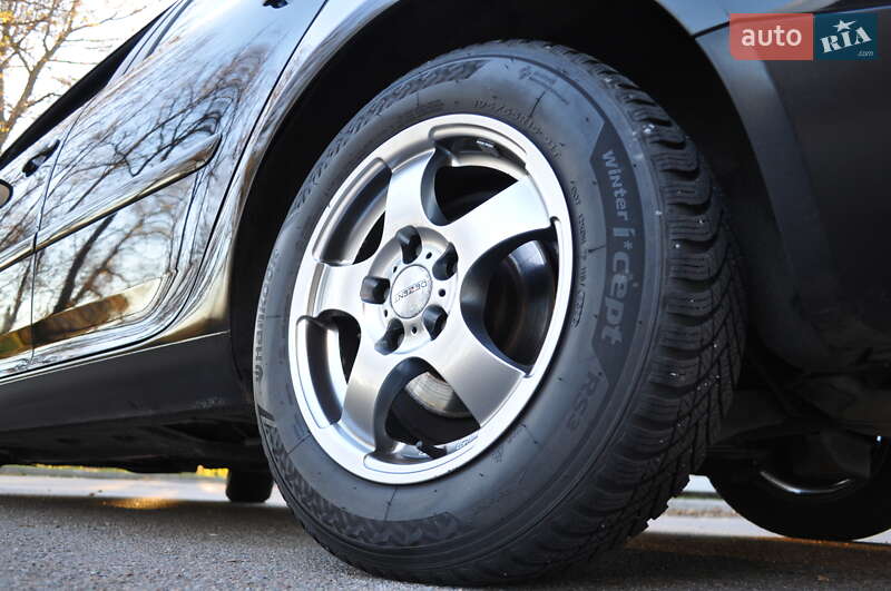 Хэтчбек Volkswagen Golf 2009 в Киеве